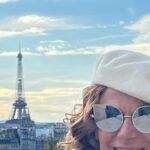 Iliana Calabró Instagram - París y el fin de un largo recorrido… un viaje lleno de aprendizaje y muy deseado un sueño que agradezco a Dios haberme permitido materializar. Pónganse metas y vayan por ellas, priorícense en algún momento que es fundamental estar bien uno para ayudar y brindarse a los demás. Adelante con los sueños, a concretarlos más allá la adversidad que presente el entorno. Les propongo algo…Escriban su sueño , me encantaría me lo compartan abajo y vuelvan luego a contarme si lo concretaron… puede ser el puntapié inicial 🍀🤩👌 @assist365ok @may_ariadna @holasim.ar