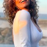Iliana Calabró Instagram - Placer, refleja mi cara…Y un nuevo desafío se viene! De mano de @josemariamuscari y un gran compañero y profesional como @juanpalominoficial , que junto a un equipazo harán me reencuentre con el público adulto que elija SEX la próxima en mi querida #villacarlospaz . Gracias por la confianza Para este mega lanzamiento by @agenciaab 👏👏👏 💎 @mymtorres 💋 @lorenaandrade857 💄 @approfessionaloficial 💇‍♀️ @vipeluquerias 🍸 @cretacostanera 🍸 @moscubuenosaires ❣️ @luluharari