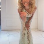 Iliana Calabró Instagram - By @claudiaarceok … para la gala anual de @fundamiok Me quedé dormida mientras armaba el reel y salió el total del bruto… cómo se ve les gustó …ahi se los dejo … Como siempre mi coloración by @nantyr_argentina @deattar 👡 @approfessionaloficial 💄