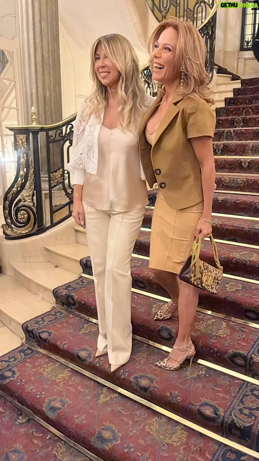Iliana Calabró Instagram - Desfile de novias @claudiaarceok by @claudia_arceok Me pareció maravilloso! Me comparten qué les pareció?…🤩👏👏👏