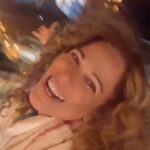 Iliana Calabró Instagram - Feliz en “La Feliz”… mini vacaciones vividas a full 🤩 y jugando a ser: La Reina de la Noche🌟 Gracias @ema_tapiapeluqueria