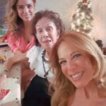 Iliana Calabró Instagram - Feliz Navidad les deseamos “Las Calabró”