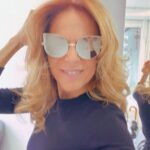 Iliana Calabró Instagram - Proyecta tu luz y haz que todo brille a tu alrededor ☀️ Gracias @hairexperiencepeluqueria mi melena brilla más allá de la humedad☔️