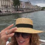 Iliana Calabró Instagram - Paseamos por el Sena …te sumaste a mi paseo? Qué te pareció? Te leo… #paris #vacaciones #riosena #verano