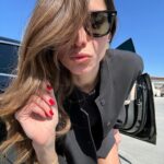 Iliana Papageorgiou Instagram - Πως πάω στη δουλειά VS πως είμαι μετά το Glam (μακιγιάζ, μαλλιά, στυλίστα κτλ) 🙃