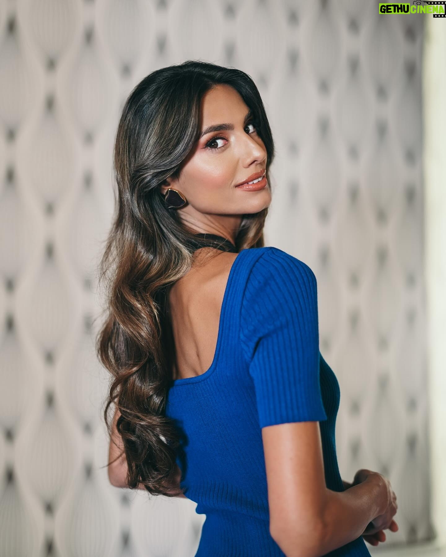 Iliana Papageorgiou Instagram - This shade of blue 🥹😍