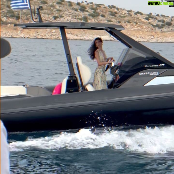 Iliana Papageorgiou Instagram - Boat day with #maybellinegr 🚤 dress @costarellos 💛