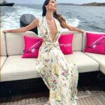 Iliana Papageorgiou Instagram - Boat day with #maybellinegr 🚤 dress @costarellos 💛