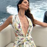 Iliana Papageorgiou Instagram - Boat day with #maybellinegr 🚤 dress @costarellos 💛