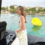 Iliana Papageorgiou Instagram - Boat day with #maybellinegr 🚤 dress @costarellos 💛