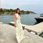 Iliana Papageorgiou Instagram - Boat day with #maybellinegr 🚤 dress @costarellos 💛