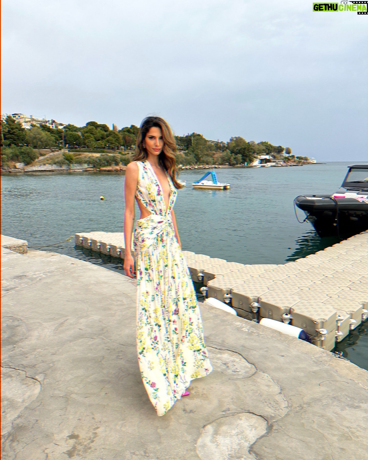 Iliana Papageorgiou Instagram - Boat day with #maybellinegr 🚤 dress @costarellos 💛