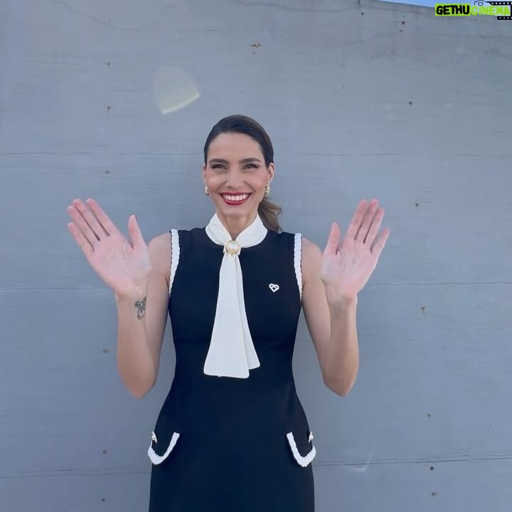 Iliana Papageorgiou Instagram - Shoppies προσδεθείτε!! Στις 15:50 ξεκινάμε 👩🏻✈️✈️❤️ #yourcaptain #shoppingstar