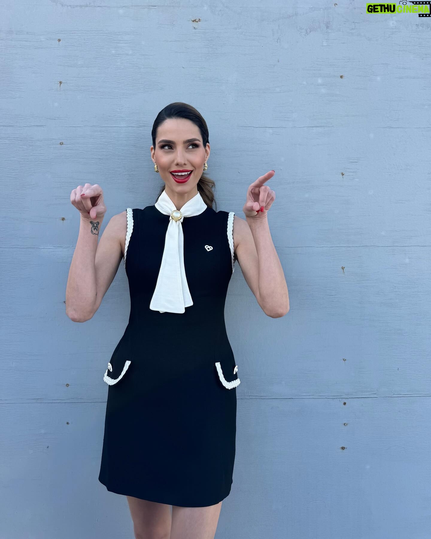 Iliana Papageorgiou Instagram - Shoppies προσδεθείτε!! Στις 15:50 ξεκινάμε 👩🏻✈️✈️❤️ #yourcaptain #shoppingstar