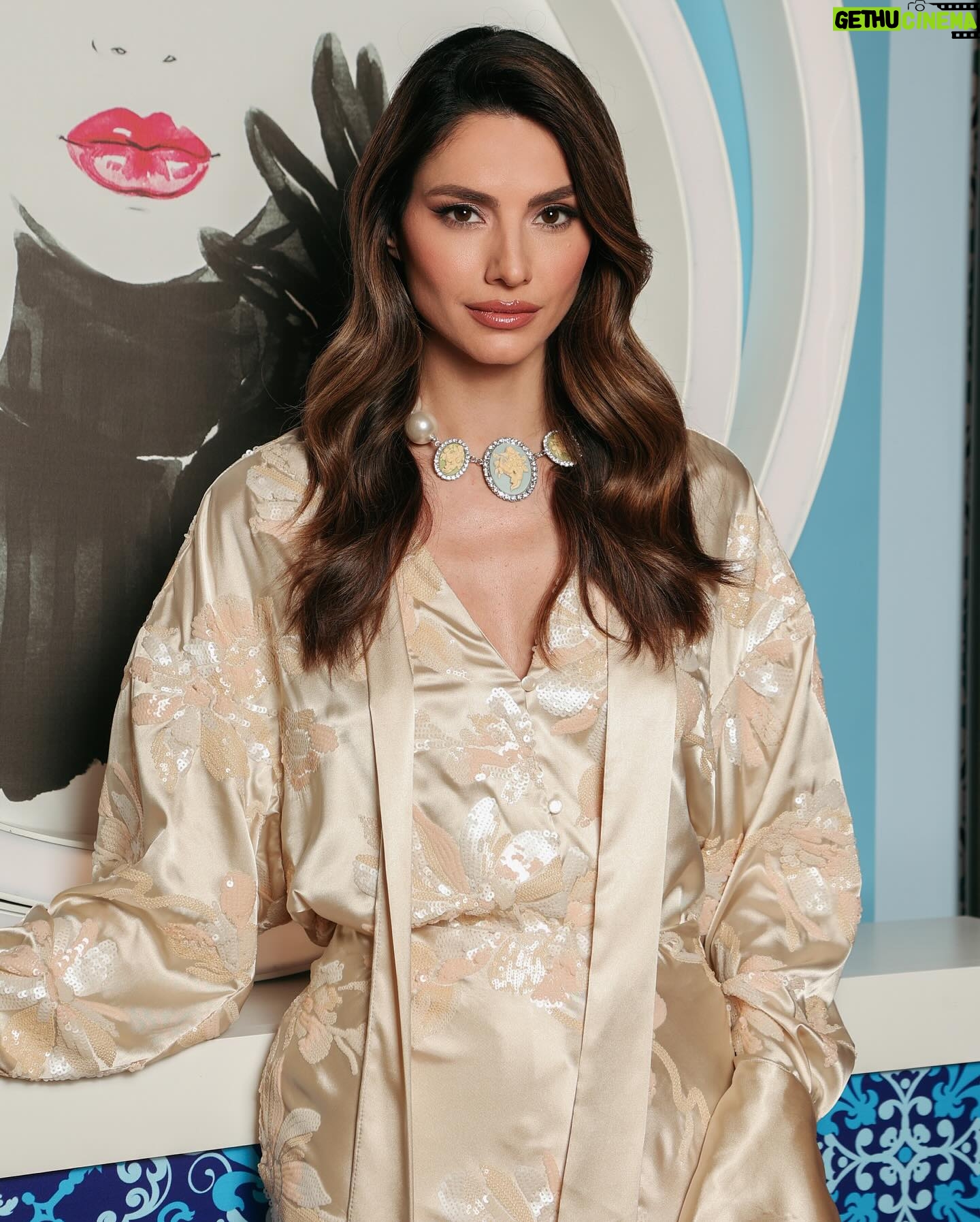Iliana Papageorgiou Instagram - Happy Friday 🙃⭐️🛍️ #shoppingstar