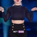Iliza Shlesinger Instagram - PLUCK ME! CHOOSE ME! LOVE ME! 🦅