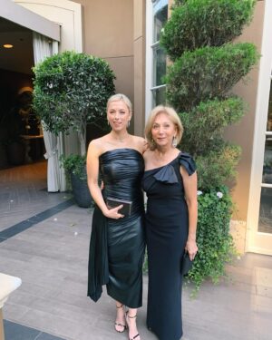 Iliza Shlesinger Instagram - Happy Mother’s Day from me and ALL of my moms. From my Mom, my step Moms and mother in laws to you and your moms!