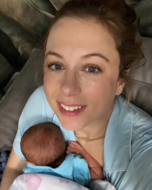 Iliza Shlesinger Instagram - the littlest man with the biggest dinner. Ethan is 3 weeks old! 👴🏼