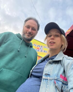 Iliza Shlesinger Instagram - Last Saturday night as the parents of only one child.
We @galuten fully leaned into being an American suburban family of 4 by going to Costco then going for Mexican in the valley. We are so excited to be holding our little boy around this time next week 🤞 shout out to @newbalancelifestyle for keeping me athletic looking from the belly down.