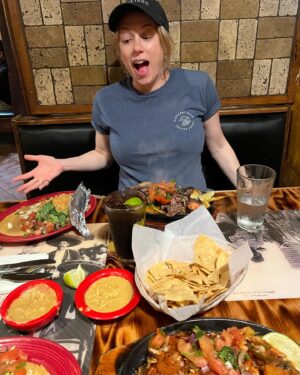 Iliza Shlesinger Instagram - Last Saturday night as the parents of only one child.
We @galuten fully leaned into being an American suburban family of 4 by going to Costco then going for Mexican in the valley. We are so excited to be holding our little boy around this time next week 🤞 shout out to @newbalancelifestyle for keeping me athletic looking from the belly down.