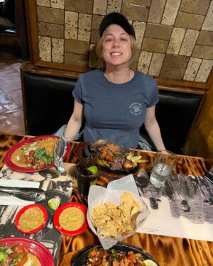 Iliza Shlesinger Instagram - Last Saturday night as the parents of only one child.
We @galuten fully leaned into being an American suburban family of 4 by going to Costco then going for Mexican in the valley. We are so excited to be holding our little boy around this time next week 🤞 shout out to @newbalancelifestyle for keeping me athletic looking from the belly down.
