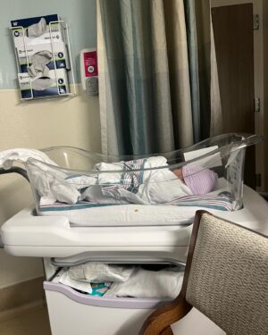 Iliza Shlesinger Instagram - Postpartum done right. I didn’t stop eating from the moment I had him until we left the hospital. ➡️ swipe to the end to see the @haveacornchips I accidentally dropped into his bassinet as I stood over him power eating and staring at my sweet little boy. It got wedged between the plastic and the mattress 🤷‍♀️ Hope he likes salty corn milk! 🧂 🌽 🥛
💦 the @yeti I just realized was there but YETI deserves a shoutout because the good ice they gave me at the hospital stayed AS ICE even after I got home. Best part is I’ve had it for years and it doesn’t give me lead poisoning. Bring it to your next delivery!
