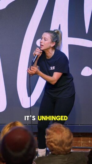 Iliza Shlesinger Instagram - what that foot do 🦶

tag that dude in your life who loves feet.👣 

#standup