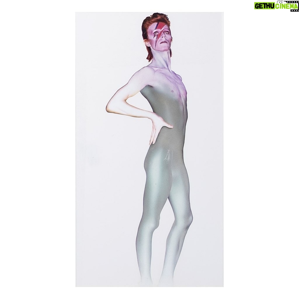 Iman - 8.7K Likes - #rp @davidbowienews David Bowie released ‘Aladdin Sane’ 51 years ago today.
⚡️
#BowieForever #AladdinSane