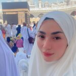 Imel Putri Cahyati Instagram - Healing 🕋 #umrohapril2024