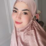 Imel Putri Cahyati Instagram – Teruntuk kamu yg bikin rindu,
aku doakan lebaran ga lewat rumah kamu. 
Biar kamu kerumah aku 🤭🤏🏻