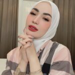 Imel Putri Cahyati Instagram – Kamu tuh kaya Filter.. Jahat !! Tapi aku suka 🤭🤏🏻

Morning 🐼
