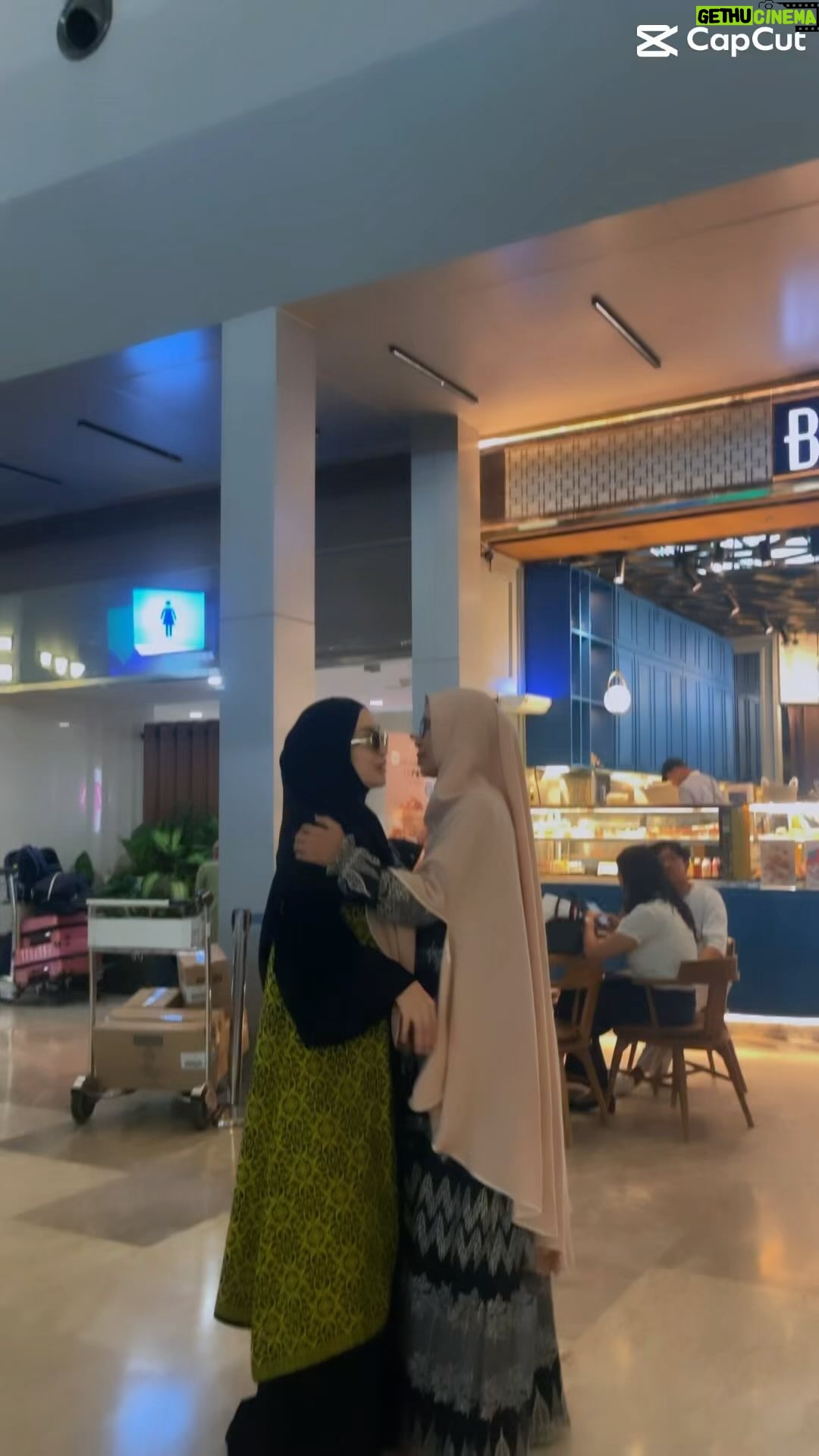 Imel Putri Cahyati Instagram - Alhamdulillah di awali Do’a mamah & berdoa langsung minta pertolongan Allah di depan 🕋. Semoga smua Doa dikabulkan 🤲🏻