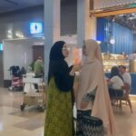 Imel Putri Cahyati Instagram - Mamah : Berdamai dengan masalalu memang sulit tapi berjalan itu kedepan bukan kebelakang.. 😇 You can be strong but don’t be hard-hearted to accept.