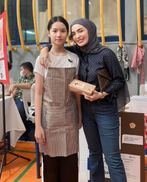 Imel Putri Cahyati Instagram - Calon Business women nih 🤗  #MasyAllah
