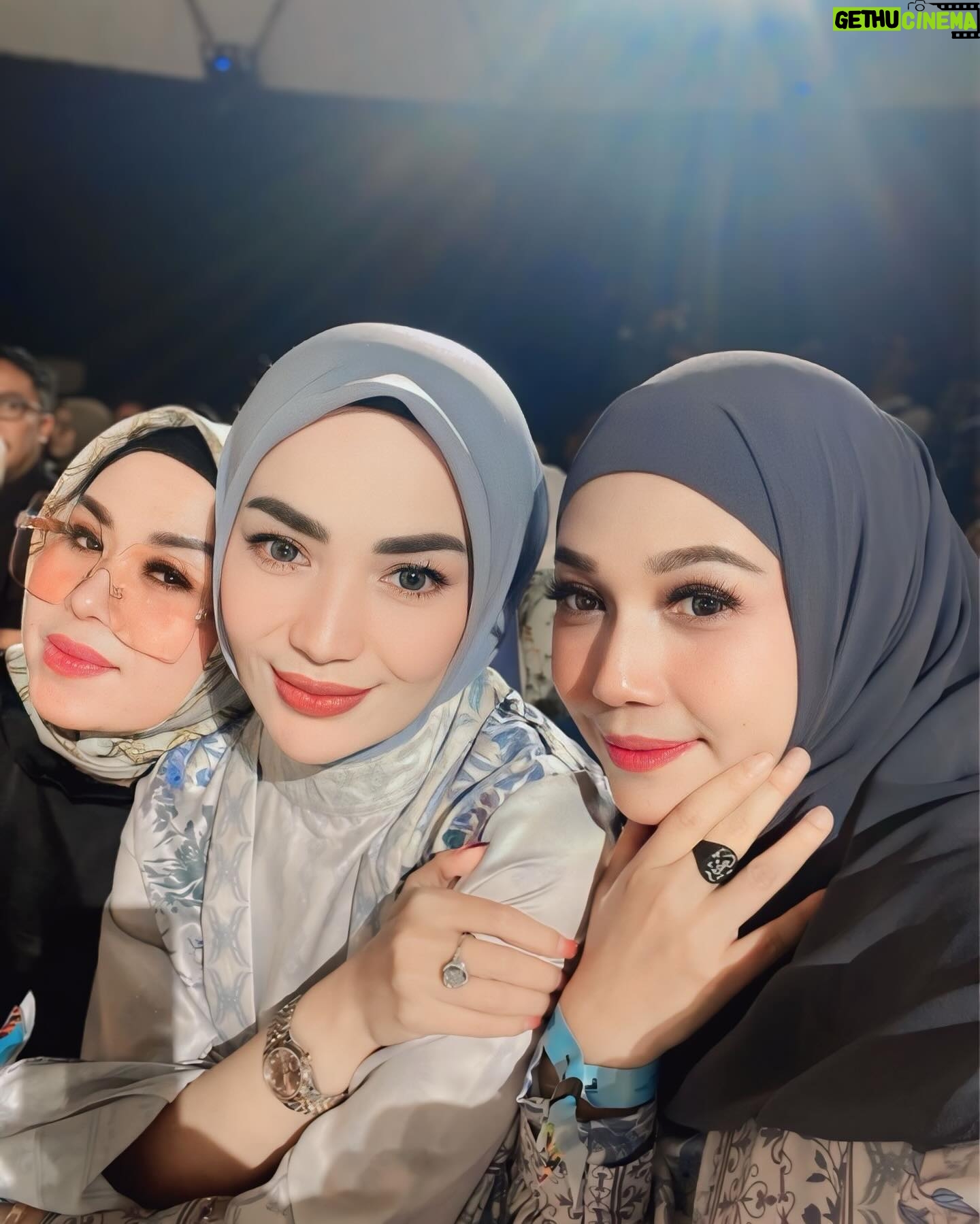 Imel Putri Cahyati Instagram - Wearing @wiwiekhatta.id collection 😍