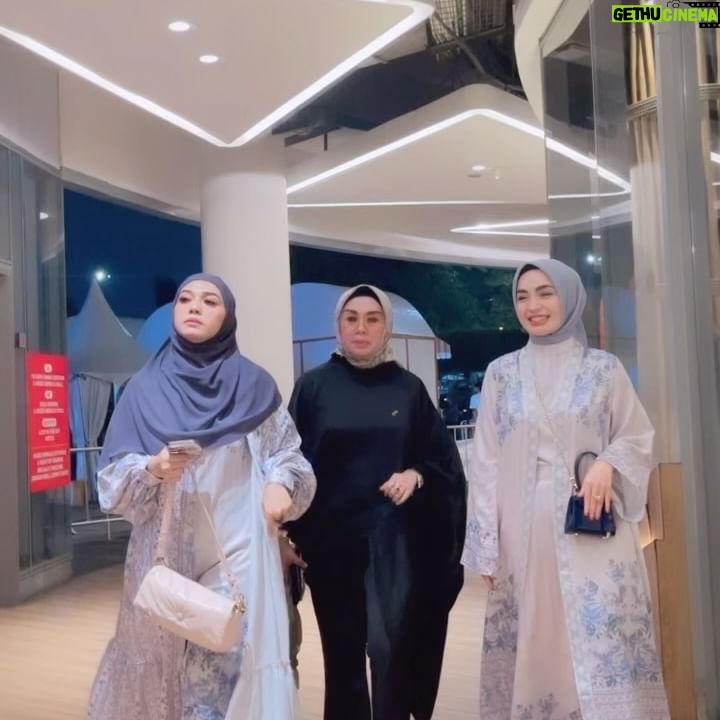 Imel Putri Cahyati Instagram - Wearing @wiwiekhatta.id collection 😍