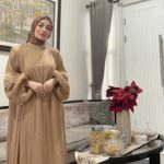 Imel Putri Cahyati Instagram – Dengan penuh rasa cinta saya ucapkan..
Minal Aidzin wal faizin . Mohon mahar , nafkah lahir & batin 🤭