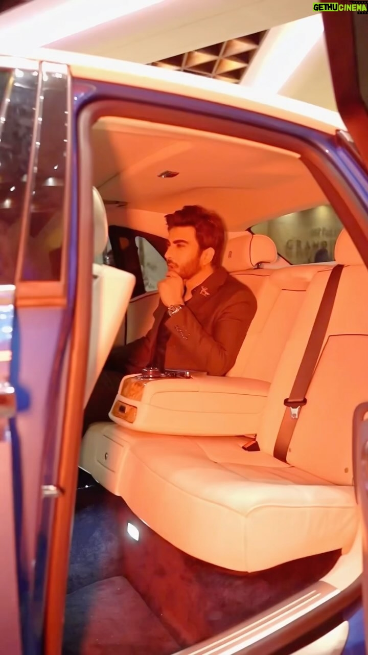Imran Abbas Instagram - Dubai nights… #dubai #night #party #imranabbas. Wearing @humayunalamgirofficial @humayunalamgirmenswearofficial