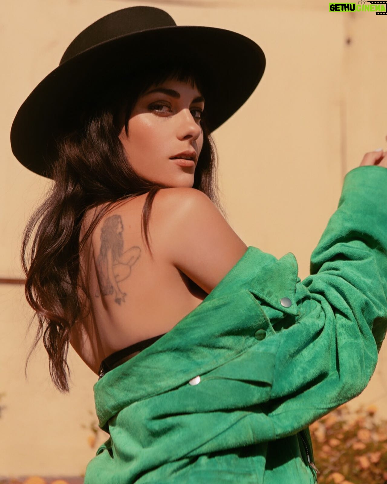 Inbar Lavi Instagram - @grumpymagazine🦎 @raulromo @maya_yogev @sarahuslan @carlyxhair @jazzieperrier