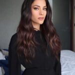 Inbar Lavi Instagram - When my alarm doesn’t go off and I’m an hour late, but my team STILL makes me look fresh af🖤 @idanbakshi_hair @rikiperetzmakeup @shanylasry תודההההההההה!