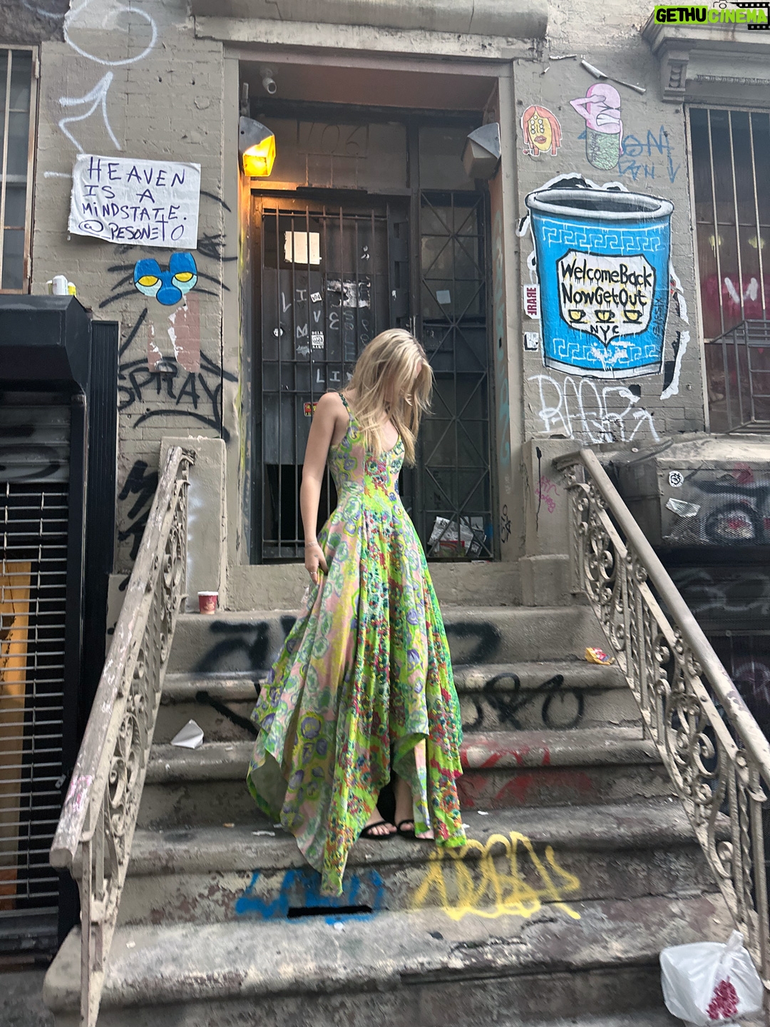Indi Star Instagram - absolutely gorgeous Delphinium Godet Dress from @rpnewyork during NYFW. love the way this dress looks in NYC... looking forward to fashion week coming up soonn πͺ¬πͺ©π§Ώπ½ποΈ , , , #RPNewYork #NYFW #FashionWeek #NYC #DelphiniumGodetDress #Fashion