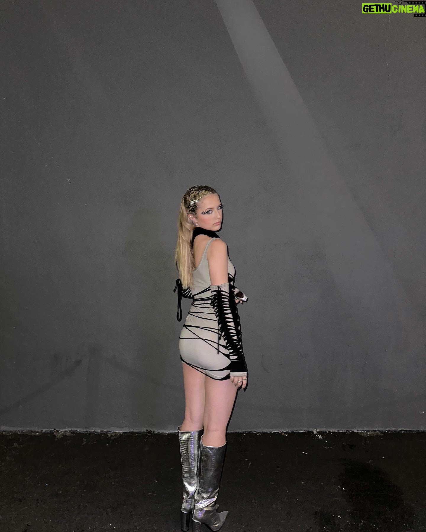 Indi Star Instagram - 👽🛸 . . . . . . #photooftheday #happy #love