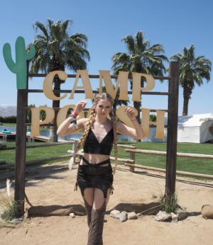 Indi Star Instagram - Chella day ✌🏻
.
.
.
.
.
.
#coachella #coachellaoutfit #poosh