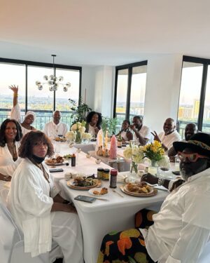 India.Arie Instagram - ITS MY BIRTHDAAAAYYYEEEEEEEEEEEEEEEE!!!!!! LEAVE ME SOME LOVE IN THE COMMENTS!!!!! : cake: @ThisIsCakeEvents