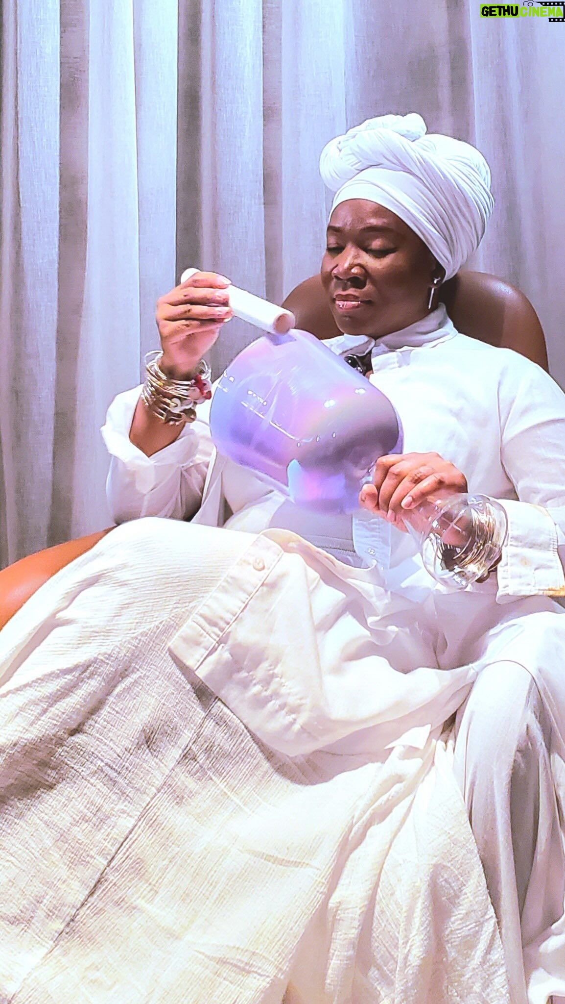 India.Arie Instagram - YOOO!! ITS MY BIRTHDAAAAYYYYY!!!! #STILLBIRTHDAYING (and go watch my previous post!) @debrasilverman_astrology / @astrologyanswers DEBRA ! LOVE YOU BACK! THANK YOU FOR ALL YOU’BE DONE FOR ME💜♎️ photo: @e.coburn @nobuatlanta @noburestaurants