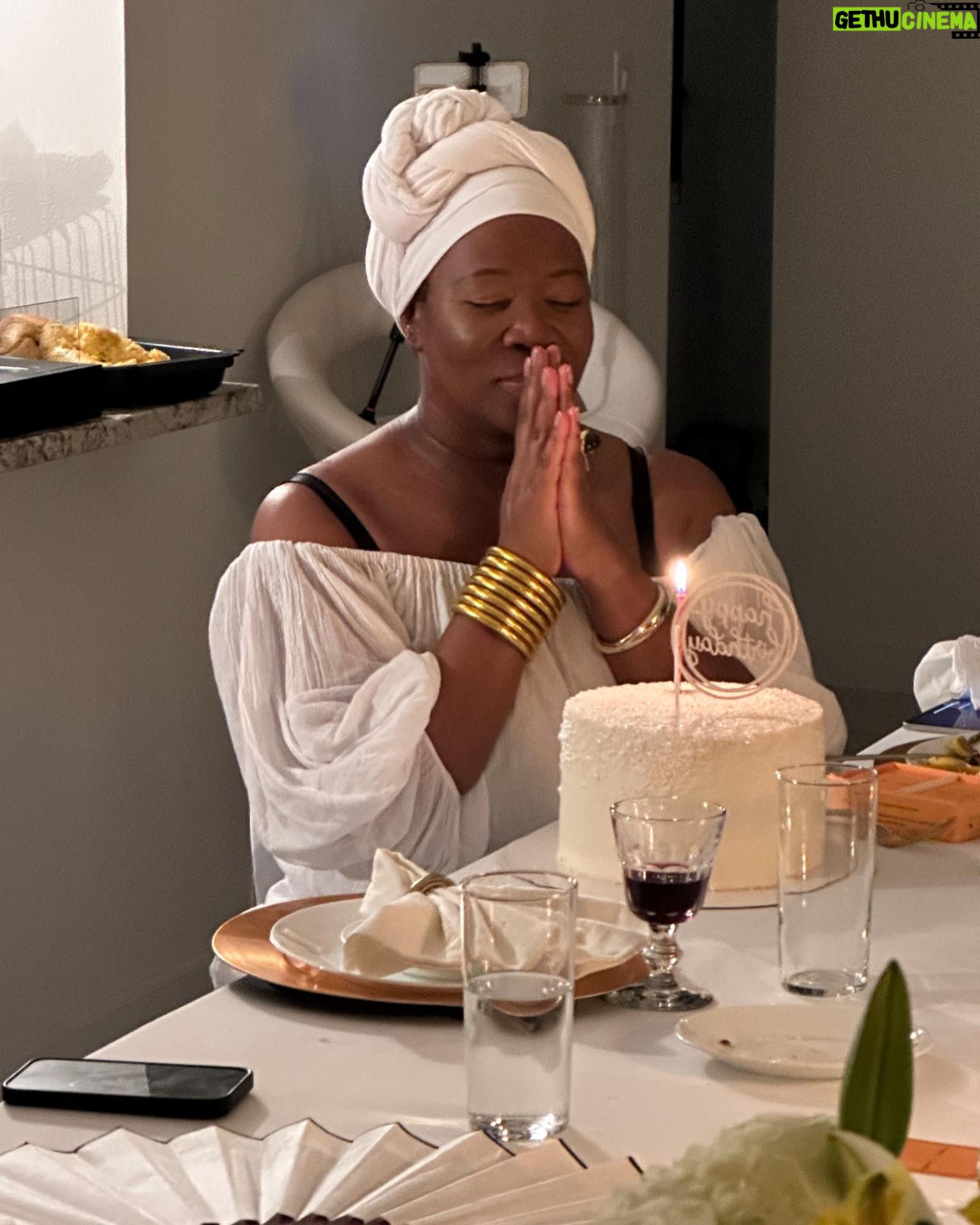 India.Arie - 44.2K Likes - ITS MY BIRTHDAAAAYYYEEEEEEEEEEEEEEEE!!!!!! LEAVE ME SOME LOVE IN THE COMMENTS!!!!! : cake: @ThisIsCakeEvents