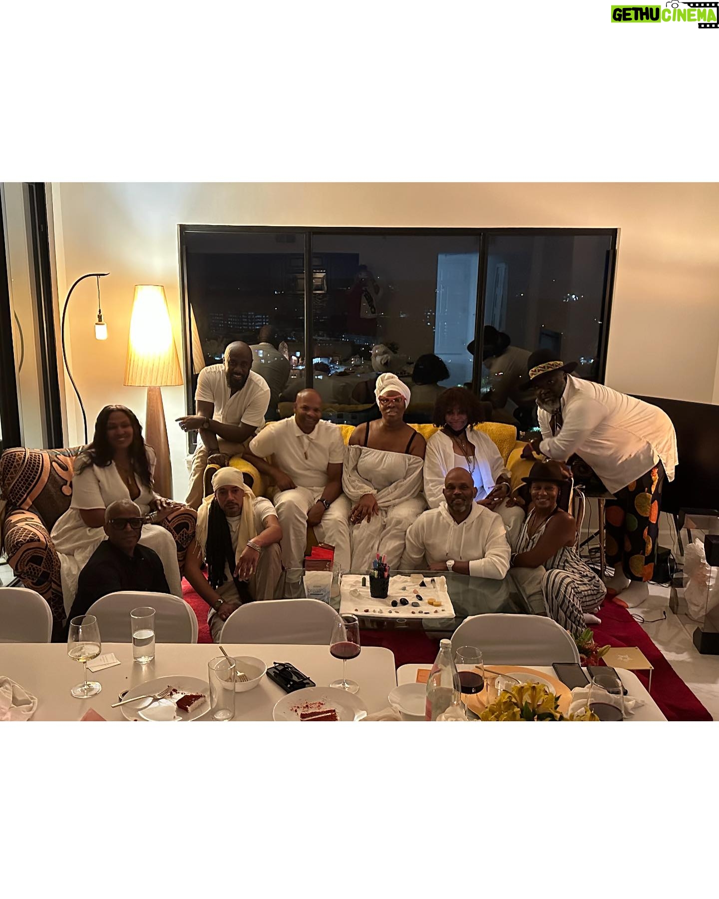 India.Arie - 44.2K Likes - ITS MY BIRTHDAAAAYYYEEEEEEEEEEEEEEEE!!!!!! LEAVE ME SOME LOVE IN THE COMMENTS!!!!! : cake: @ThisIsCakeEvents