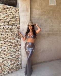 India Reynolds Instagram - @vanitylist in @haloure___ 🤍