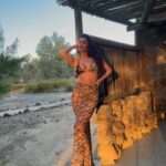 India Reynolds Instagram - Golden hour but make it safari @haloure___ 🌅