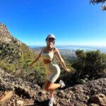 India Reynolds Instagram - Table mountain climbing with the girls!! 🧗🏻‍♀️ This trip has been so full of the most amazing memories 🥹❤️